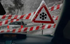 Зима вернулась: из-за стихии перекрыты важные трассы на востоке Казахстана