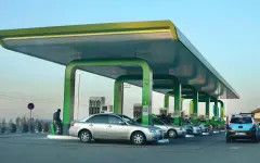 Родители забыли шестилетнюю дочь на заправке и вспомнили о ней, проехав 130 км