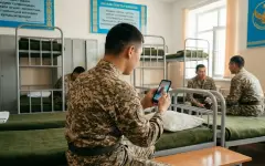 Армия на связи: в Казахстане ослабили ограничения на мобильные телефоны