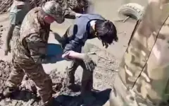 Двоих подростков спасали из болота в Караганде