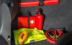 Казахстанцы массово скупают автомобильные аптечки и огнетушители