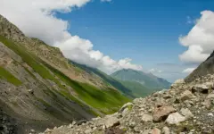 Труп иностранца с признаками насильственной смерти нашли в горах Кыргызстана