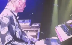 Казахстанцы в восторге: клавишник Deep Purple сыграл гимн РК в Алматы