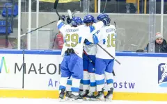 Юниорская сборная Казахстана по хоккею одержала третью победу подряд на чемпионате мира