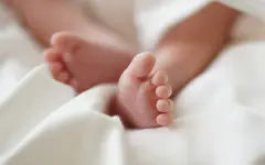 Блогерша оставила младенца одного в отеле на Бали ради массажа ног