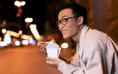 Все, что бегало: диетолог раскрыл, что можно есть по вечерам без вреда для фигуры