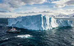 Самый большой в мире айсберг практически полностью растаял