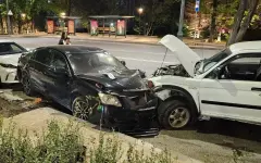 В Алматы официанты вытаскивали из машины виновника ДТП