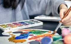 Простой способ снизить тревогу без лекарств назвал эксперт