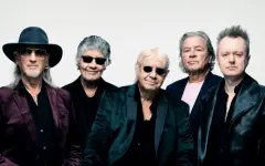 Музыкант Deep Purple исполнил гимн Казахстана на концерте в Алматы
