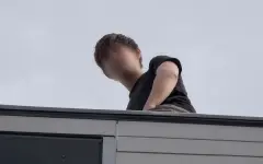 10 суток ареста за попытку суицида получил парень с крыши ЖК «Коркем-3»