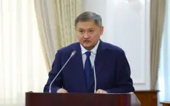 «Лимит на отличников»: ведомство Саясата Нурбека заподозрили в негласном запрете