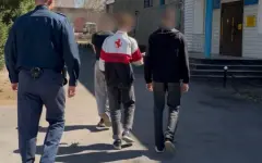 Трое молодых людей устроили погром в городском сквере в ВКО