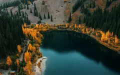 Туристический автобус сорвался с горы: в Кольсае чудом удалось избежать жертв