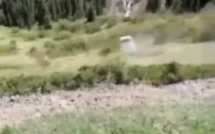 Микроавтобус сорвался со склона в Кольсае