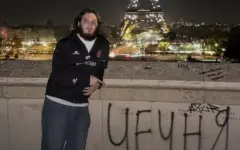 Полиция Парижа ищет автора граффити «Дагестан», «Чечня» и «Грузия» у Эйфелевой башни