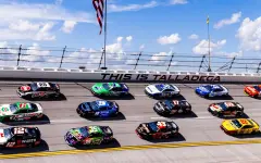 Гоночные машины массово столкнулись на трассе в США