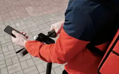 Саясат Нурбек о курьерах и таксистах: Находятся под очень высоким риском замещения