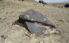 Археологи бьют тревогу: вандалы портят петроглифы в Мангистау