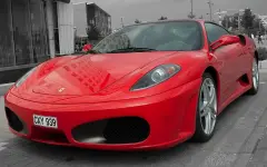 Бурак Озчивит загнал в автосервис роскошный Ferrari