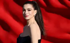 Фанат подарил Коран актрисе Энн Хэтэуэй