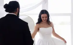 Новые фото со свадьбы опубликовала дочь покойного актера Мурата Бисембина