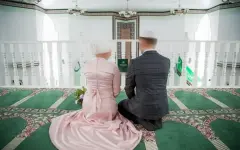 В Бишкеке мужчины вышли на акцию с требованием смягчить наказание за многоженство