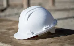 ЧП на стройке в Щучинске: мужчина получил травмы после прыжка с высоты