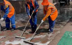 Шампунь на тротуары не жалели