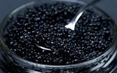 Более 12 миллионов тенге может заплатить за килограмм черной икры житель Актау