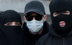 К казахстанцам обратились из-за одежды, закрывающей лицо