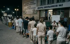 Жители Шымкента устроили давку из-за бесплатных мест в секцию плавания