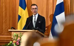 Президент Финляндии случайно попал за решетку вместе с женой