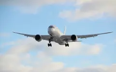 Российский самолет экстренно развернули в небе над Казахстаном