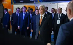 Президенту показали суперкомпьютер Al-Farabium