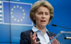 Глава Еврокомиссии потребовала от Трампа соблюдать торговое соглашение по пошлинам