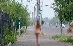 Девушка шокировала жителей Темиртау голой прогулкой