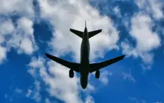 Самолет насмерть сбил человека при взлете в аэропорту в США
