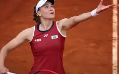 Елена Рыбакина снова борется за титул в Риме: теннисистка вышла в 1/8 финала