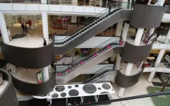 «Когда-то здесь было людно»: блогер снял пустые бутики в Astana Mall