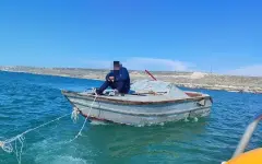 Унесло ветром на 400 метров от берега: в Каспийском море спасли мужчину