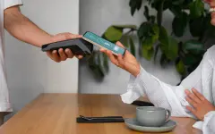 Только наличка: имеют ли право продавцы запрещать оплату картой в Казахстане