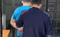 В Атырау прохожий шлёпнул девушку по ягодицам — его задержали