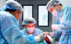 Железная труба рухнула на голову ребенку в Актау и проломила череп
