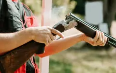 Казахстанец нашел ружье отца и выстрелил себе в ногу