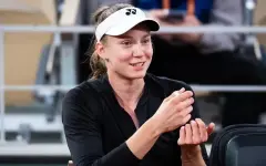 Елена Рыбакина показала обряд шашу на Ролан Гаррос