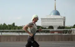 Казахстан ужесточает правила получения ВНЖ: Алматы и Астана закрываются для мигрантов и кандасов