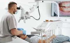 Почему зубы темнеют даже при хорошей гигиене