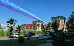 Небо в Астане окрасилось в цвета российского флага: Путин посетит Казахстан 27 мая