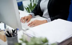Чем для женщин опасна сидячая работа